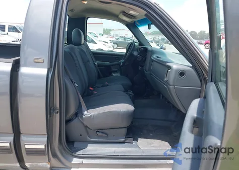 2002 Chevrolet Silverado C1500 z USA, uszkodzony, nr VIN 1GCEC14W22Z212172